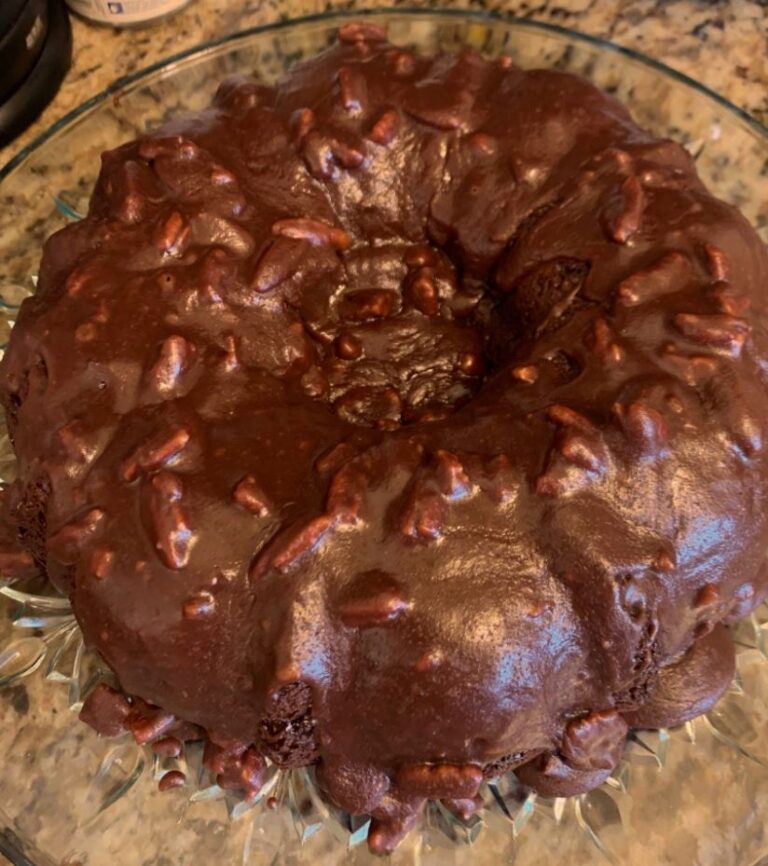 Decadent Chocolate Cake with Ganache – Easy Recipe